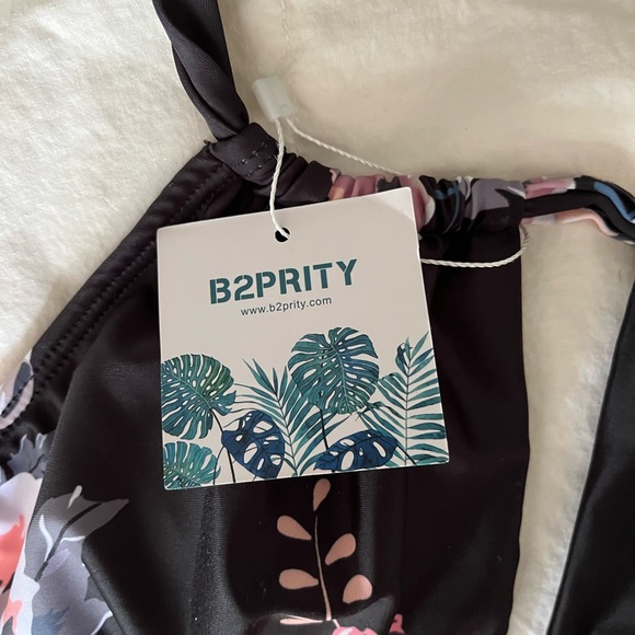 B2PRITY halter suit - Picture 4 of 7